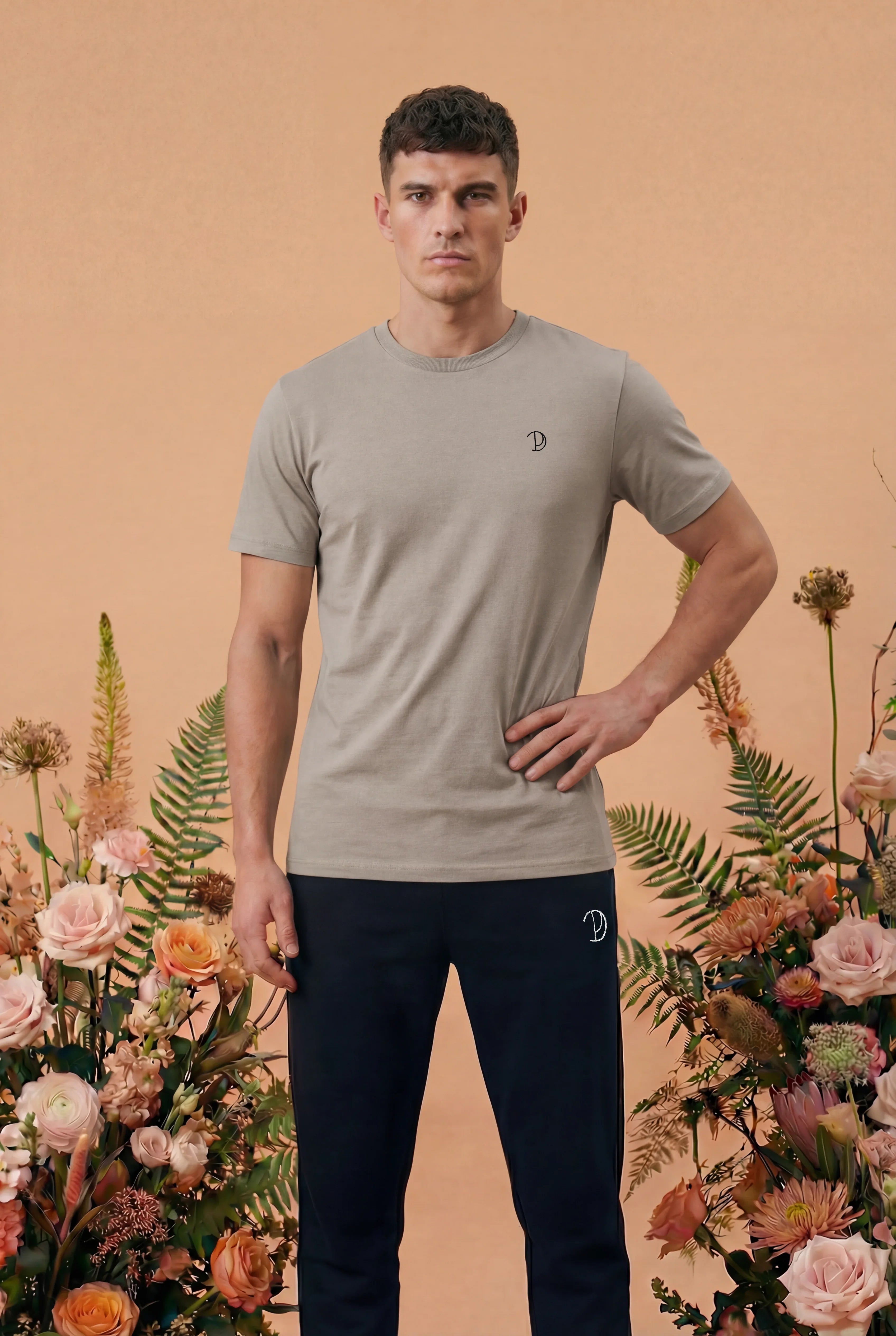 T-shirt com P bordado